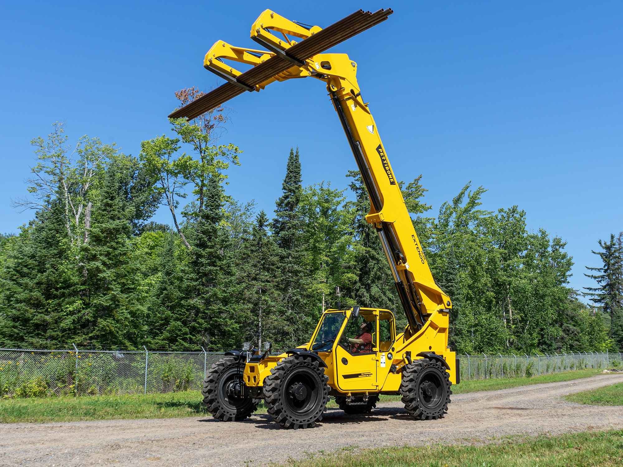 Pettibone Launches High-Capacity Extendo 1536X Telehandler With Pipe and Pole Baler Attachment