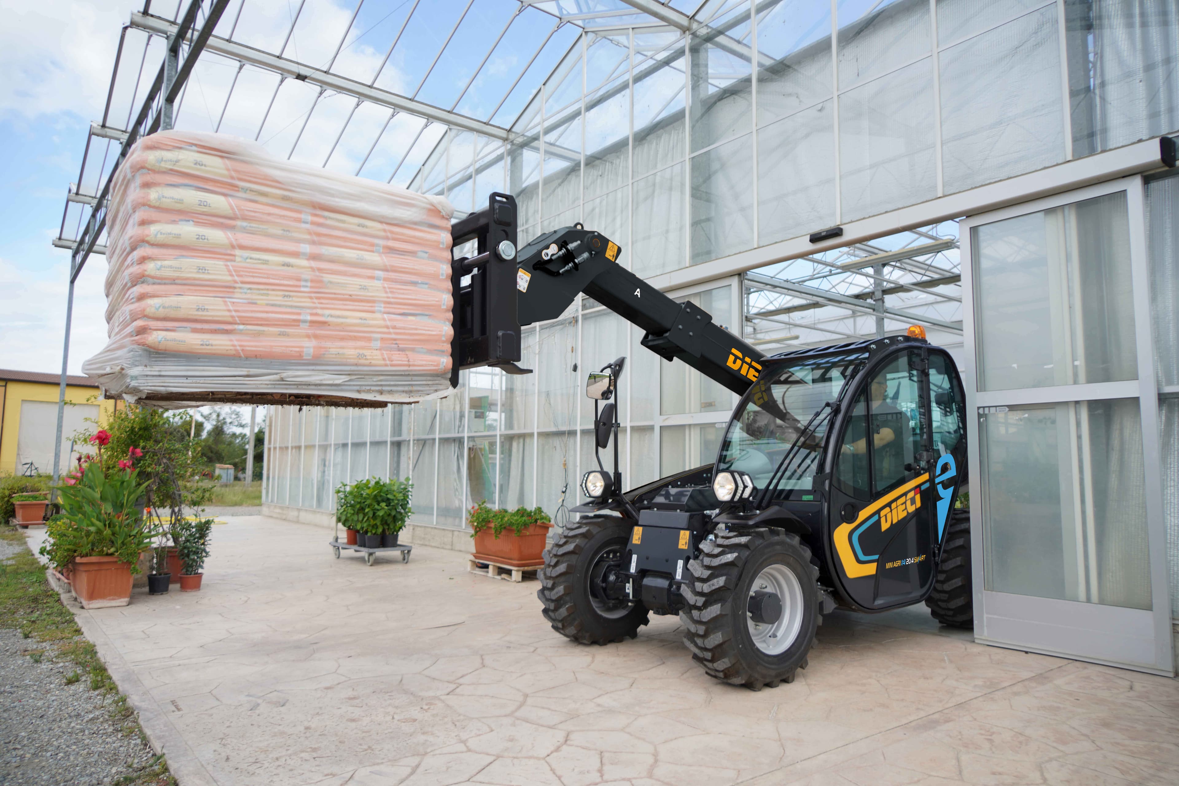 DIECI Unveils Mini Agri-e and Apollo-e SMART Telehandlers